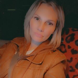 Meet your Posher, Krystle~Hidden Gem💎